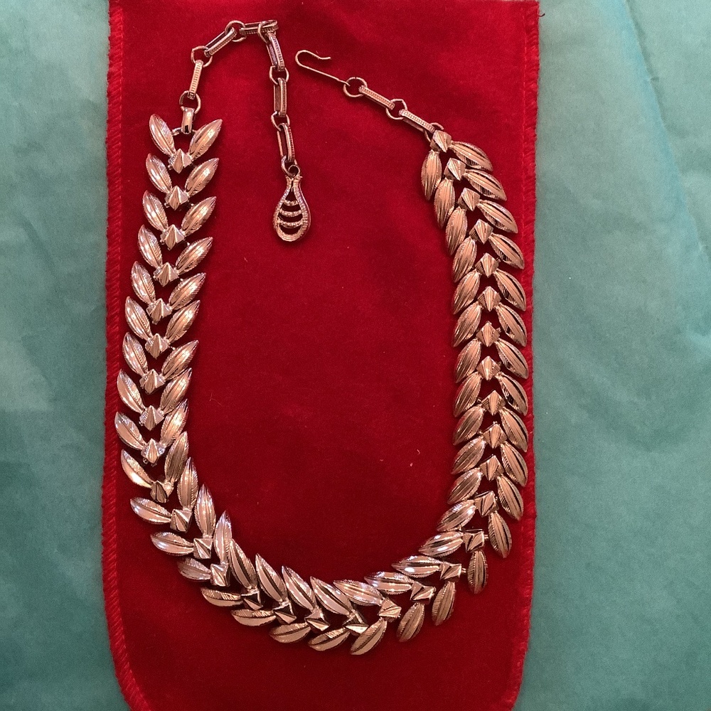 Vintage Coro Silver Tone  Leaf Choker Necklace.